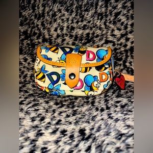 EUC Dooney & Bourke White Bee Wristlet